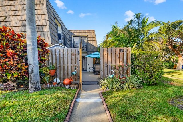1545 W Forest Lakes Circle W B, West Palm Beach, FL 33406