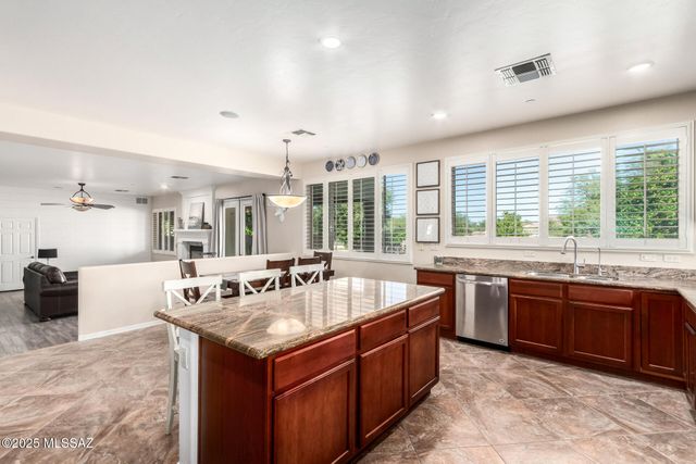 7992 W Ironwood Reserve Court, Tucson, AZ 85743