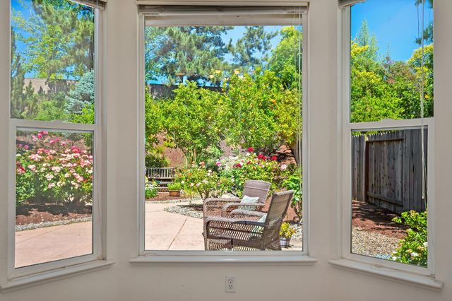 3807 Coldwater Dr, Rocklin, CA 95765