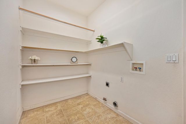 3807 Coldwater Dr, Rocklin, CA 95765