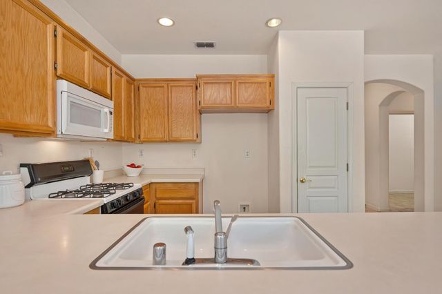 3807 Coldwater Dr, Rocklin, CA 95765