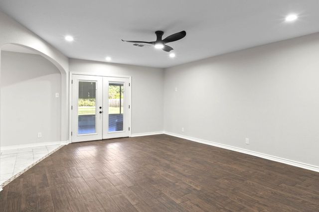 320 Meadow Drive, Bridge City, TX 77611