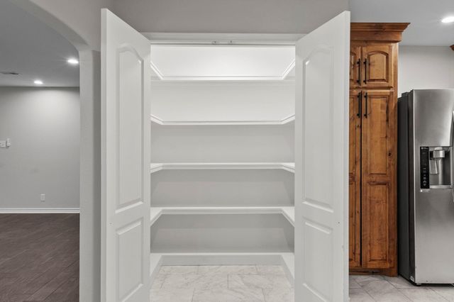 320 Meadow Drive, Bridge City, TX 77611