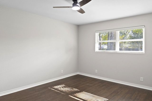 320 Meadow Drive, Bridge City, TX 77611