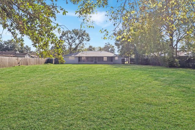 320 Meadow Drive, Bridge City, TX 77611