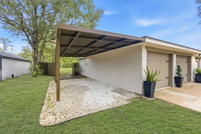 320 Meadow Drive, Bridge City, TX 77611