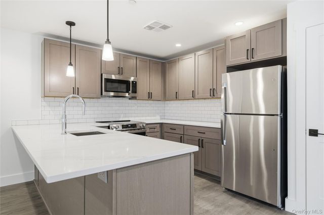 180 Deer Park Avenue 301, Babylon, NY 11702