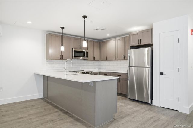 180 Deer Park Avenue 301, Babylon, NY 11702