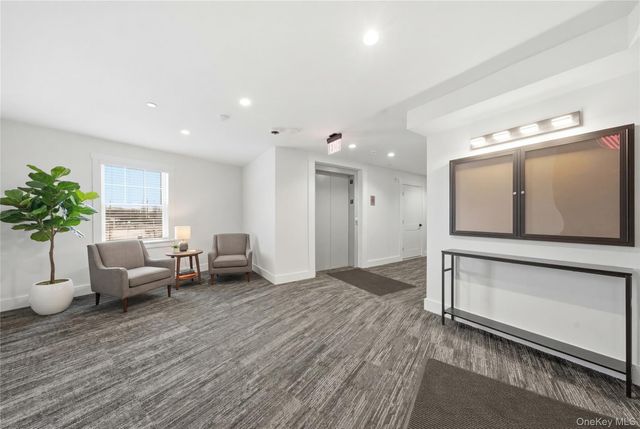 180 Deer Park Avenue 301, Babylon, NY 11702