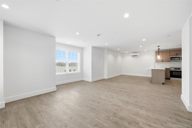 180 Deer Park Avenue 301, Babylon, NY 11702