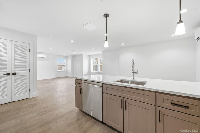 180 Deer Park Avenue 301, Babylon, NY 11702