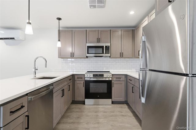 180 Deer Park Avenue 301, Babylon, NY 11702