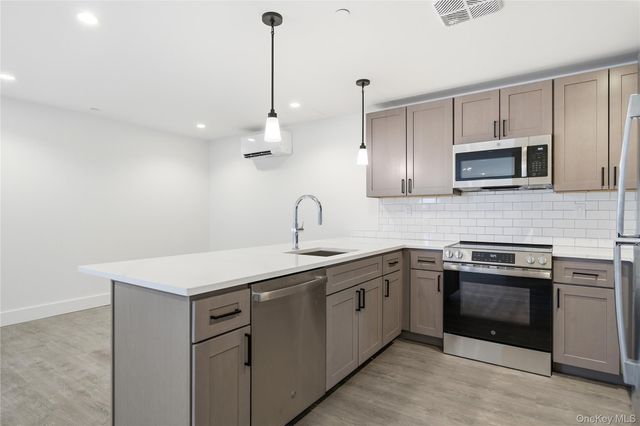 180 Deer Park Avenue 301, Babylon, NY 11702