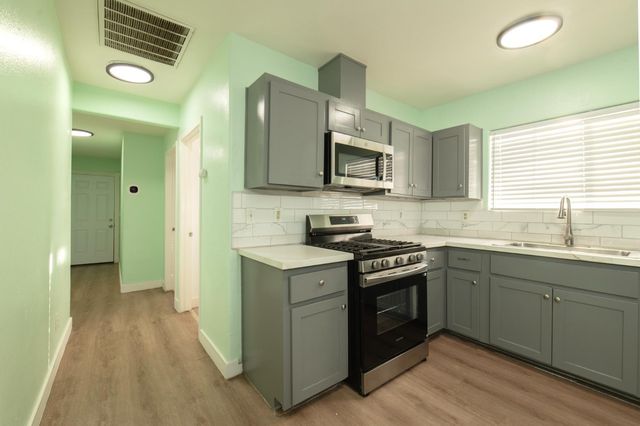 1901 E Clay Avenue, Fresno, CA 93701