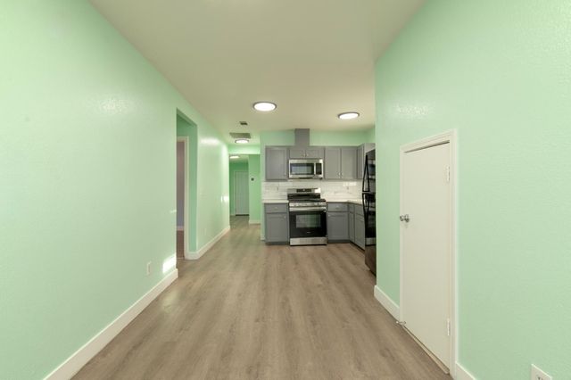 1901 E Clay Avenue, Fresno, CA 93701