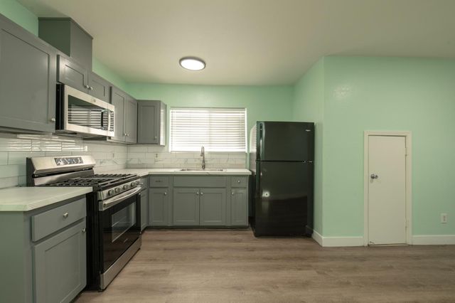 1901 E Clay Avenue, Fresno, CA 93701
