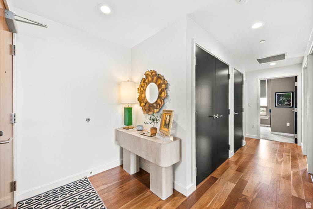 Image 2 of property listing at 99 W SOUTH TEMPLE ST #2206, Salt Lake City, UT 84101