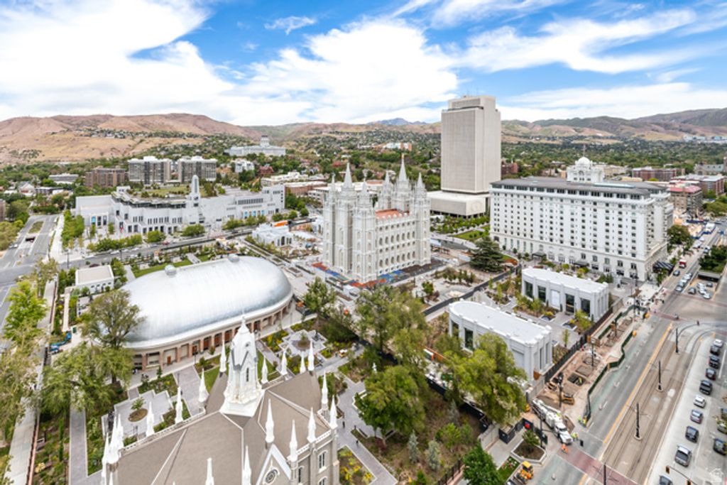 Image 11 of property listing at 99 W SOUTH TEMPLE ST #2206, Salt Lake City, UT 84101