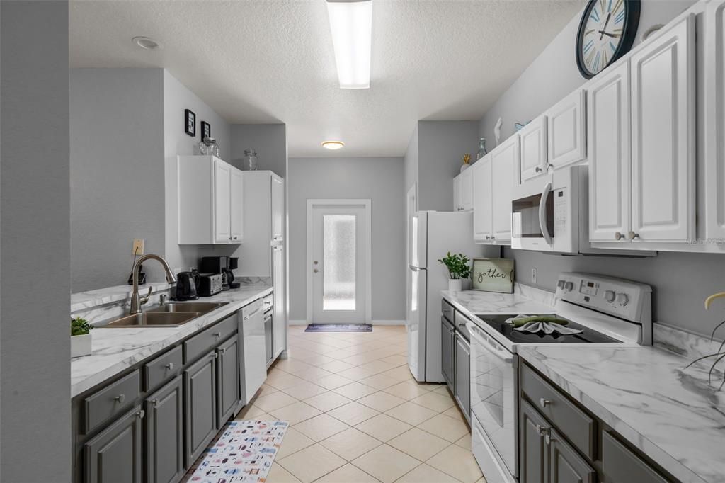 Image 16 of property listing at 156 MAGIC LANDINGS BOULEVARD, Kissimmee, FL 34744