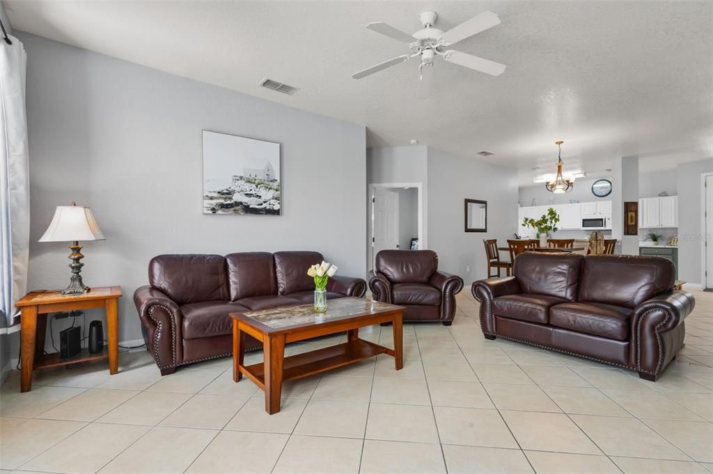 Image 7 of property listing at 156 MAGIC LANDINGS BOULEVARD, Kissimmee, FL 34744