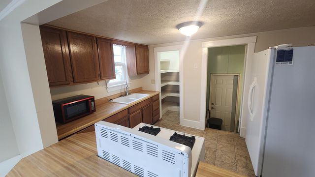 431 Washington, Salina, KS 67401