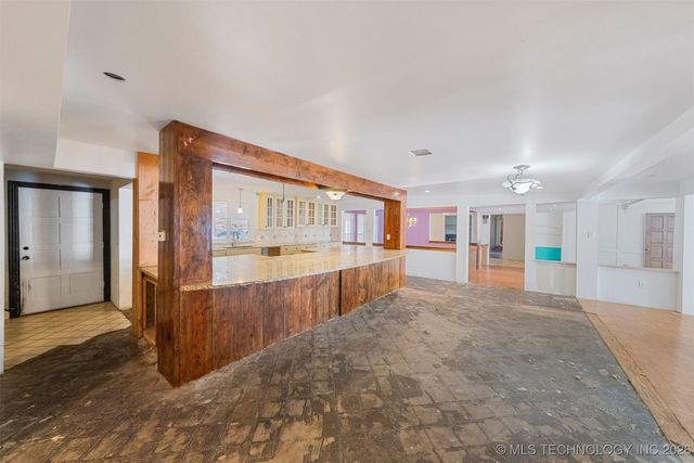 7455 S Sleepy Hollow Drive, Tulsa, OK 74136