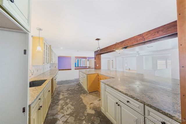 7455 S Sleepy Hollow Drive, Tulsa, OK 74136