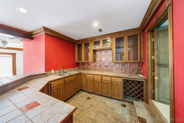 7455 S Sleepy Hollow Drive, Tulsa, OK 74136