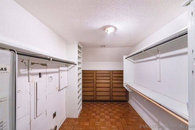 7455 S Sleepy Hollow Drive, Tulsa, OK 74136