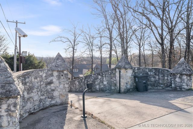 7455 S Sleepy Hollow Drive, Tulsa, OK 74136