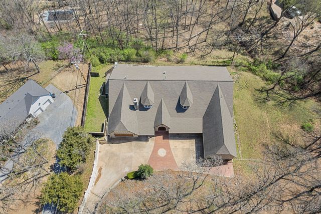 7455 S Sleepy Hollow Drive, Tulsa, OK 74136