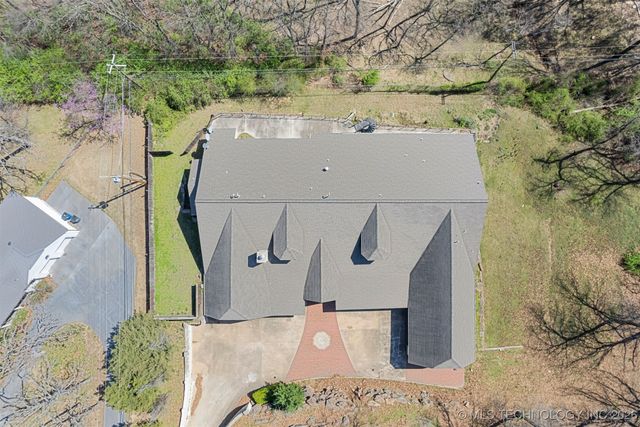 7455 S Sleepy Hollow Drive, Tulsa, OK 74136