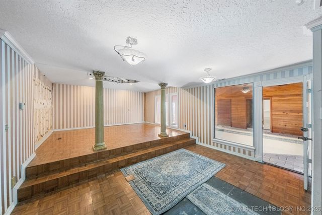 7455 S Sleepy Hollow Drive, Tulsa, OK 74136