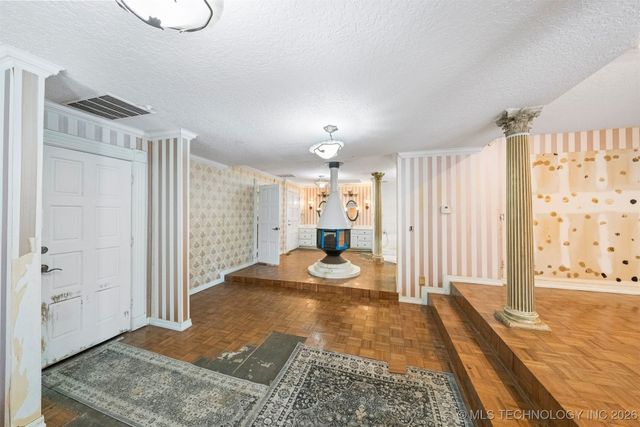 7455 S Sleepy Hollow Drive, Tulsa, OK 74136