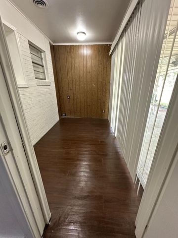 2101 Bradford Drive, Arlington, TX 76010