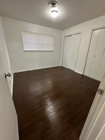 2101 Bradford Drive, Arlington, TX 76010