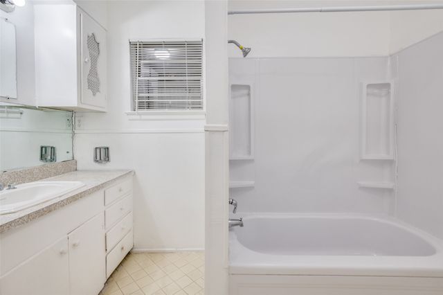 2101 Bradford Drive, Arlington, TX 76010