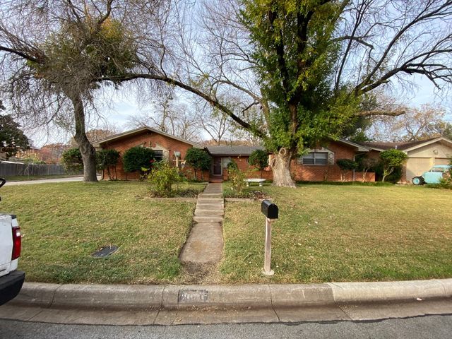 2101 Bradford Drive, Arlington, TX 76010