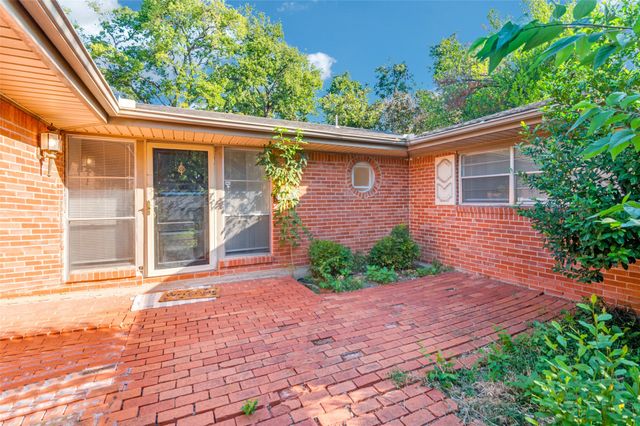 2101 Bradford Drive, Arlington, TX 76010