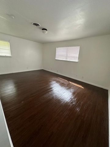 2101 Bradford Drive, Arlington, TX 76010