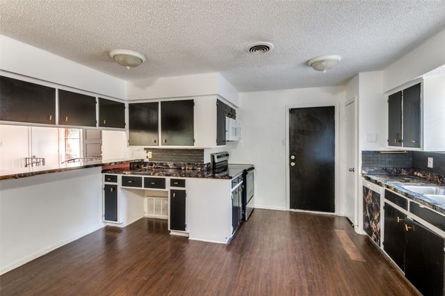 2101 Bradford Drive, Arlington, TX 76010