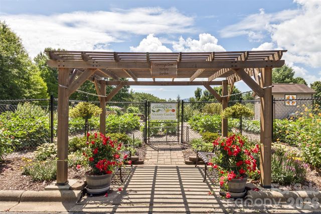 100 Titleist Way, Hendersonville, NC 28739