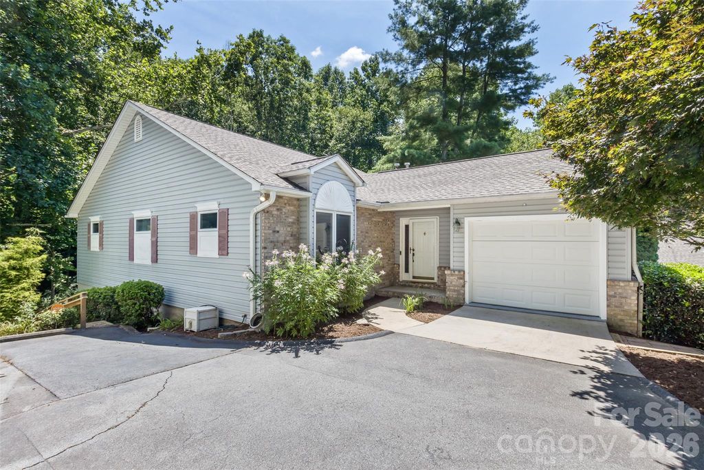 100 Titleist Way, Hendersonville, NC 28739