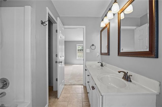 697 Retford Park Lane, Kernersville, NC 27284