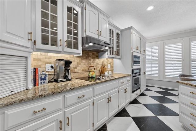 14900 Hayes Street, Overland Park, KS 66221