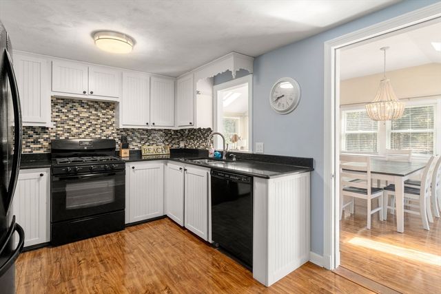 13 Carol Ln, Harwich, MA 02671