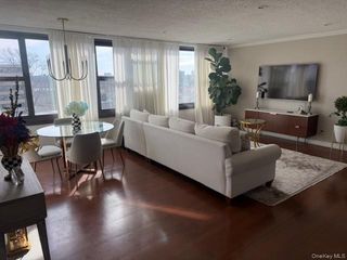 10-24 166th Street 7C, Beechhurst, NY 11357