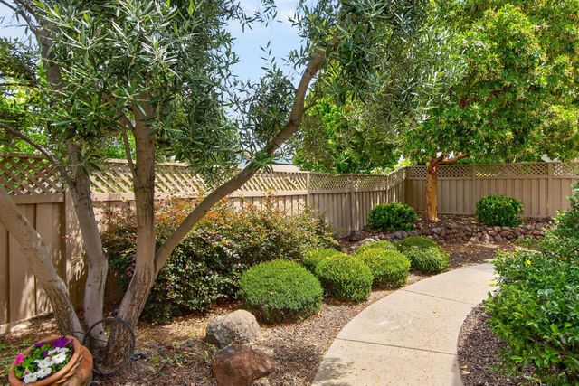 1264 Hillhaven Ln, Lincoln, CA 95648