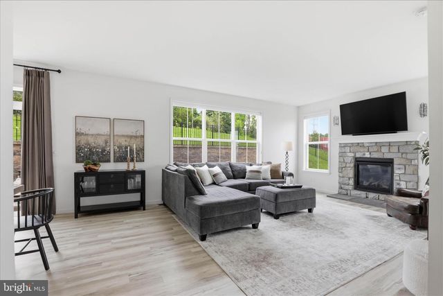 28 LEE DR, Stevens, PA 17578
