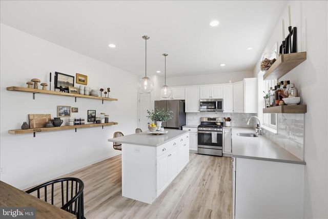 28 LEE DR, Stevens, PA 17578